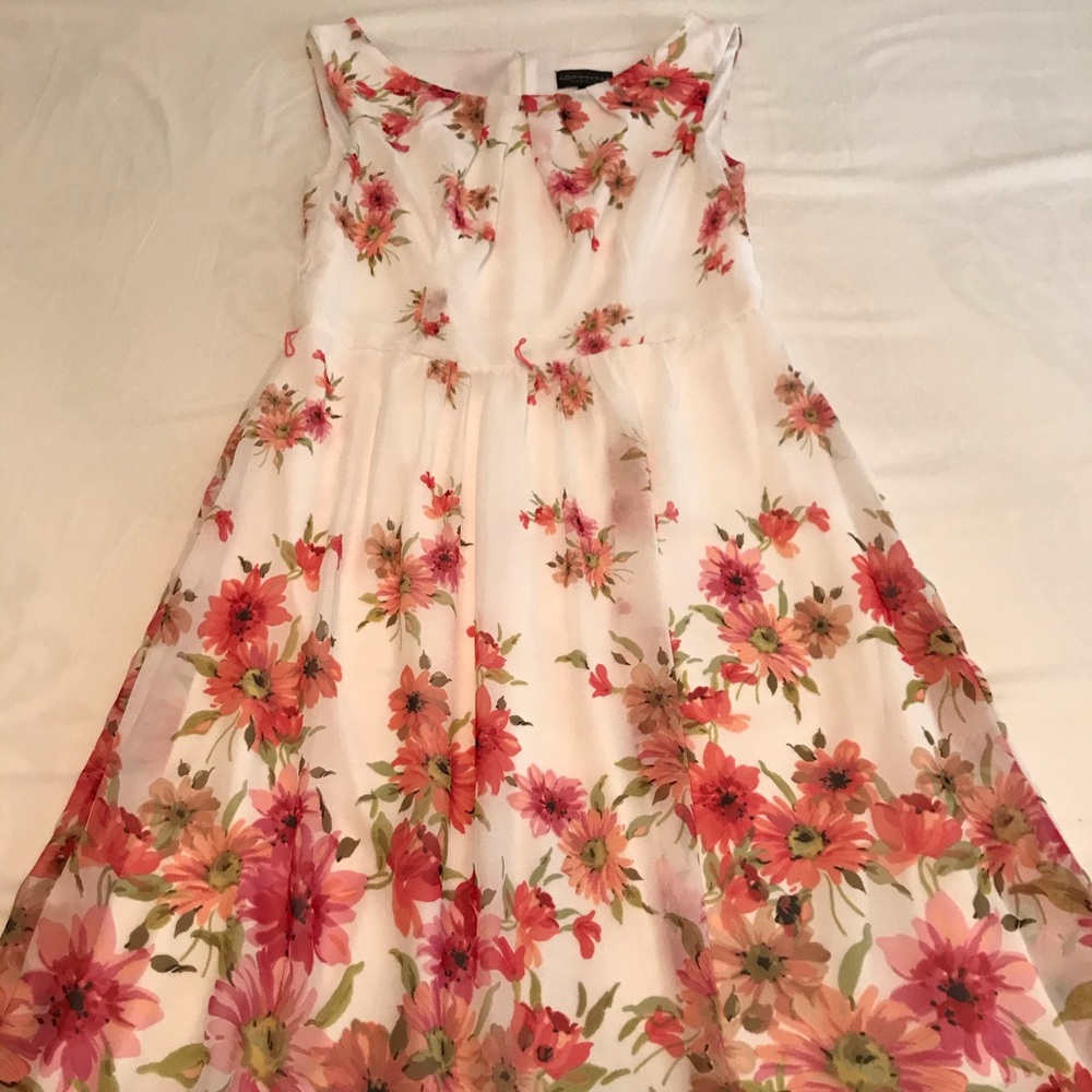 Connected flower summer dress